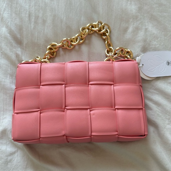 Melie Bianco Pink Woven Shoulder Bag with Gold Chain - Picture 2 of 4